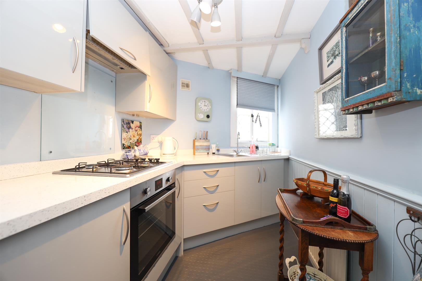 2 bed property in East Parade, Old Town, Hastings